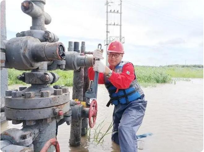 險(xiǎn)不除、人不休，水不降、人不退！大慶油田朝陽(yáng)溝油田全力迎戰(zhàn)防汛“大考”